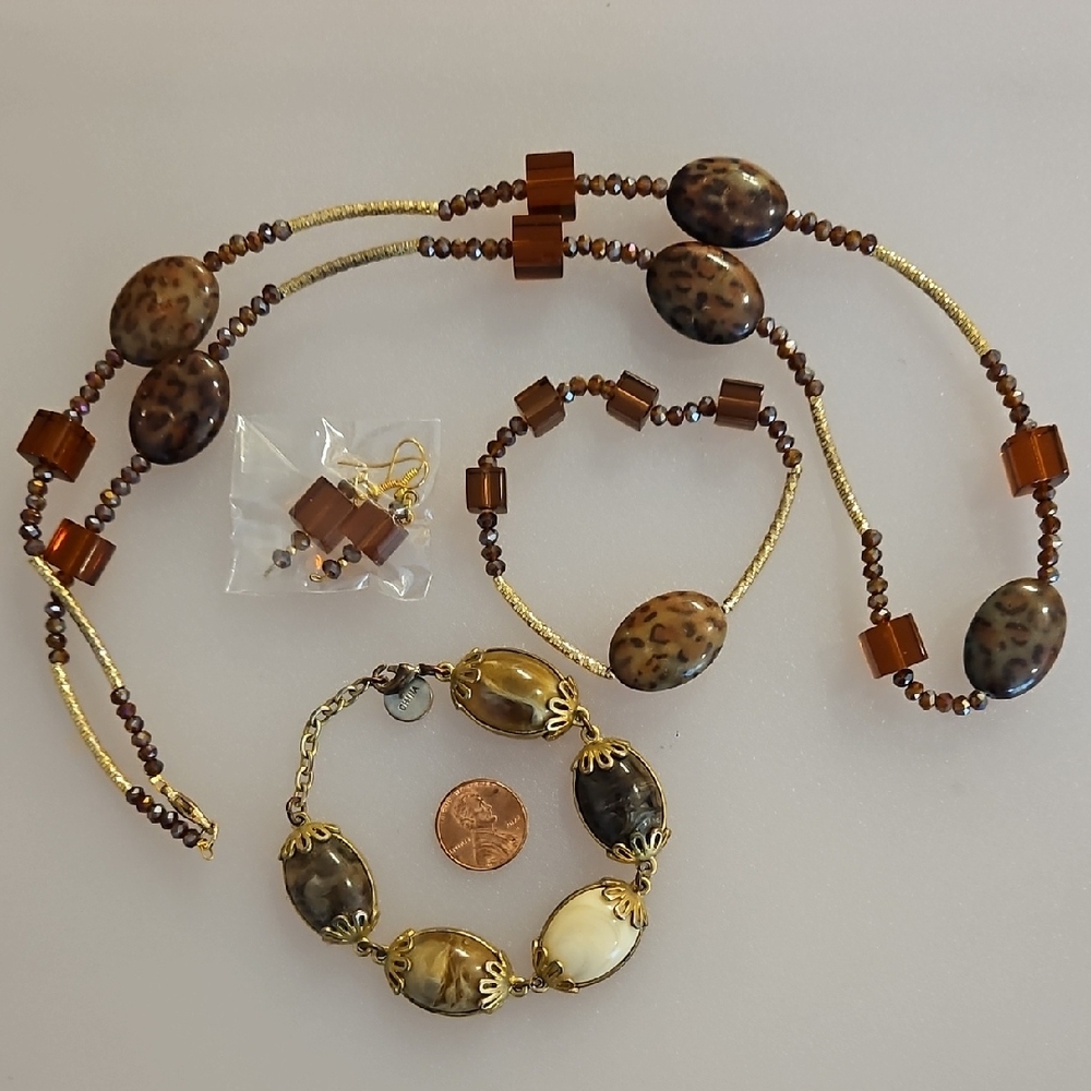 A lot of 4 Pieces Brown topaz Crystal faux gemstone Set And a Link Bracelet - Picture 2 of 11